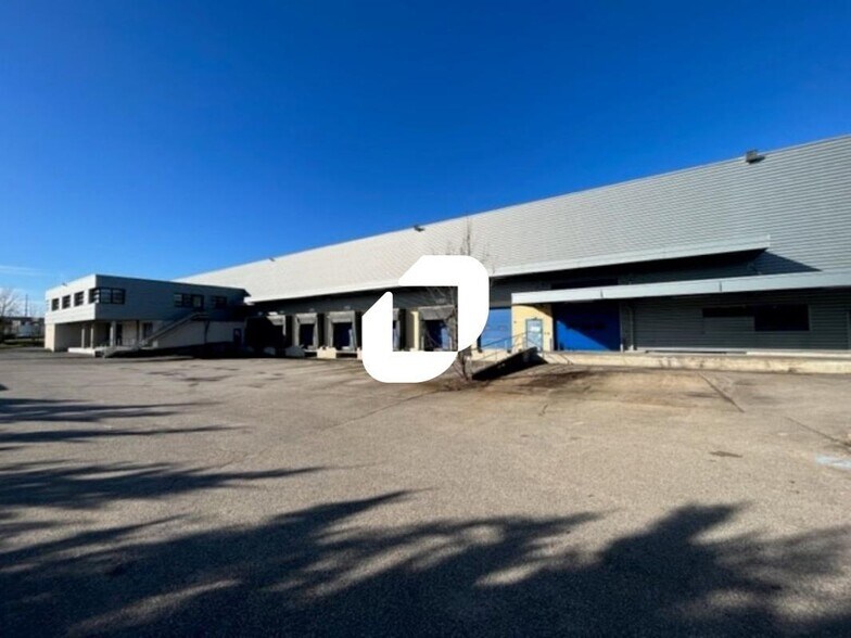 Flex in Miribel for lease - Building Photo - Image 2 of 31
