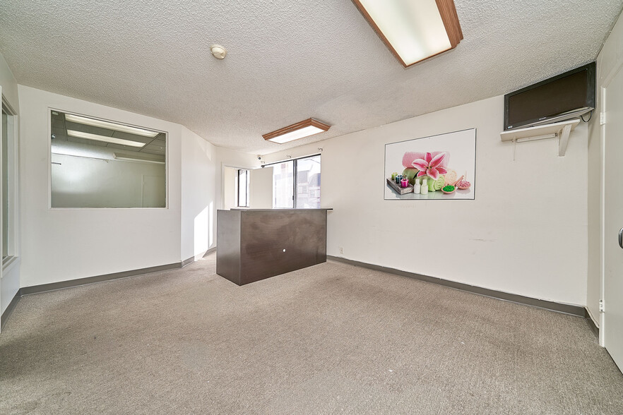 3361 W 1st St, Los Angeles, CA for lease - Building Photo - Image 3 of 29