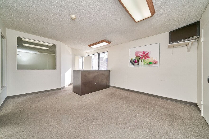 3361 W 1st St, Los Angeles, CA à louer - Photo du bâtiment - Image 3 de 29