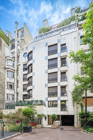 More details for 6 Rue Jean Hugues, Paris - Multifamily for Sale