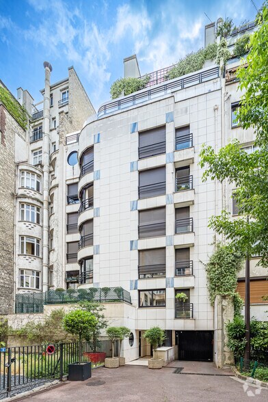 6 Rue Jean Hugues, Paris for sale - Primary Photo - Image 1 of 7