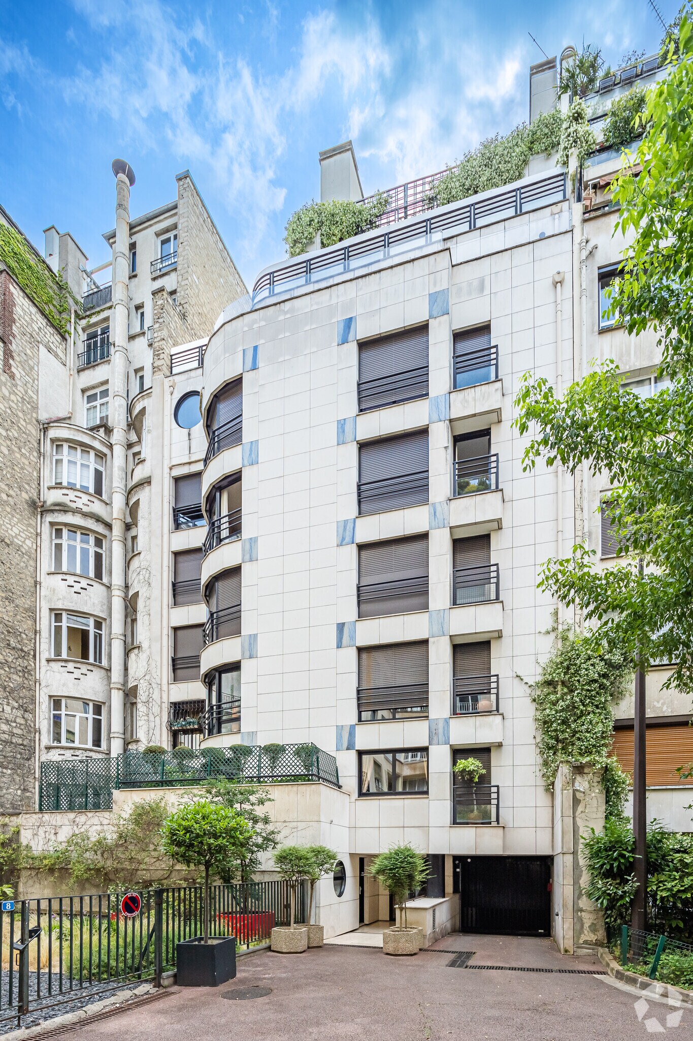 6 Rue Jean Hugues, Paris for sale Primary Photo- Image 1 of 8