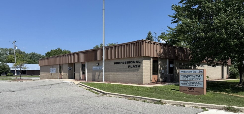 905 N Macomb St, Monroe, MI for lease - Building Photo - Image 2 of 3