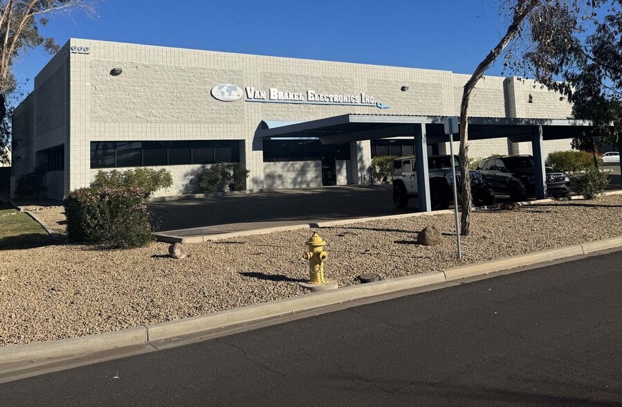 222 W Lone Cactus Dr, Phoenix, AZ for lease - Building Photo - Image 1 of 4