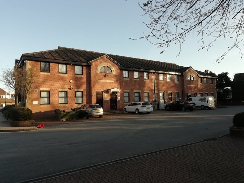 London Rd, Bagshot for lease - Building Photo - Image 3 of 6