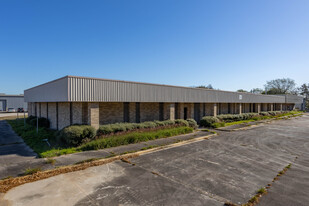 Building Complex on Genoa Red Bluff - Entrepôt