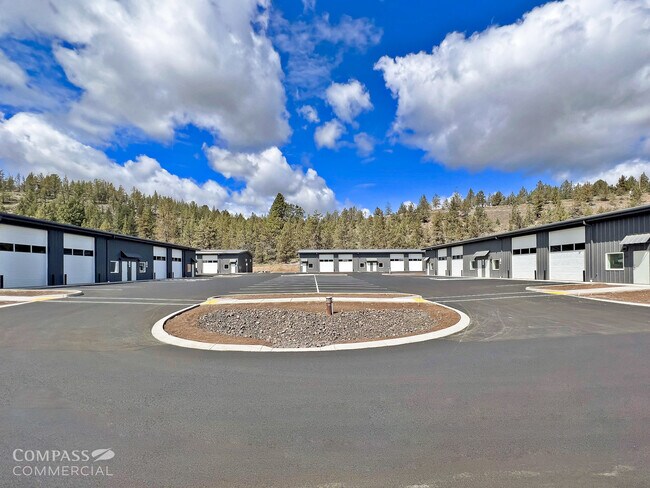 Plus de détails pour 64415 Strickler Ave, Bend, OR - Industriel à louer