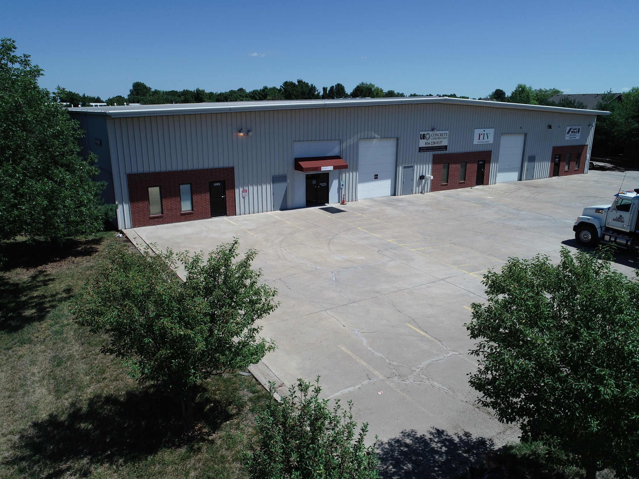 1221 SE Broadway Dr, Lee's Summit, MO for lease Primary Photo- Image 1 of 9