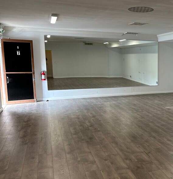 2428 Newport Blvd, Costa Mesa, CA à vendre - Photo du bâtiment - Image 3 de 10