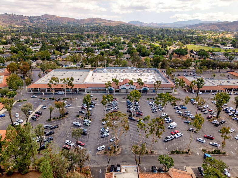 1300-1530 N Moorpark Rd, Thousand Oaks, CA for lease - Building Photo - Image 2 of 23