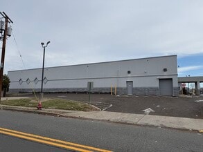 108 E Route 130 S, Burlington, NJ à louer Photo du bâtiment- Image 1 de 4