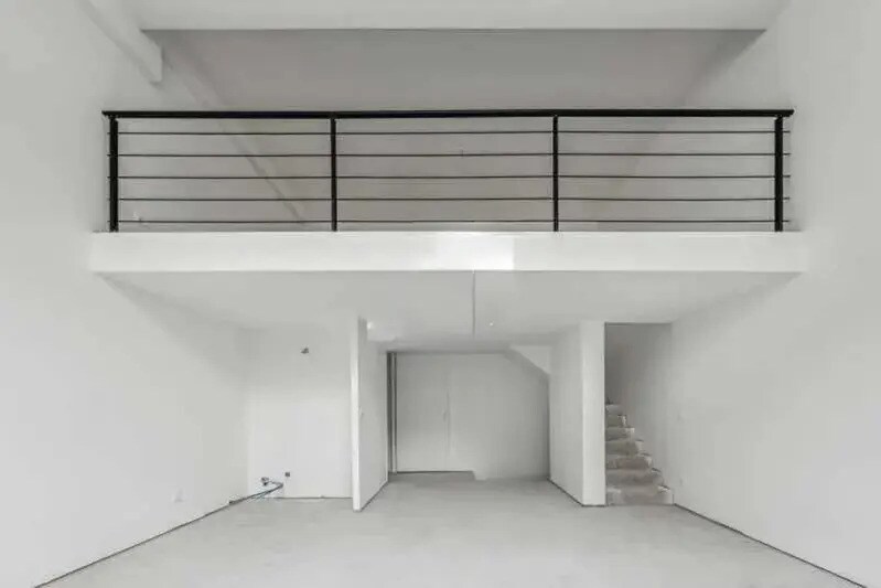 Industrial in Montreuil for sale Interior Photo- Image 1 of 11