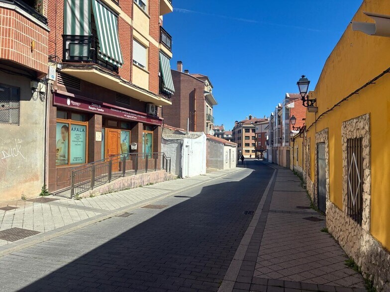 Commerce de détail dans Laguna de Duero à vendre - Photo du bâtiment - Image 3 de 20