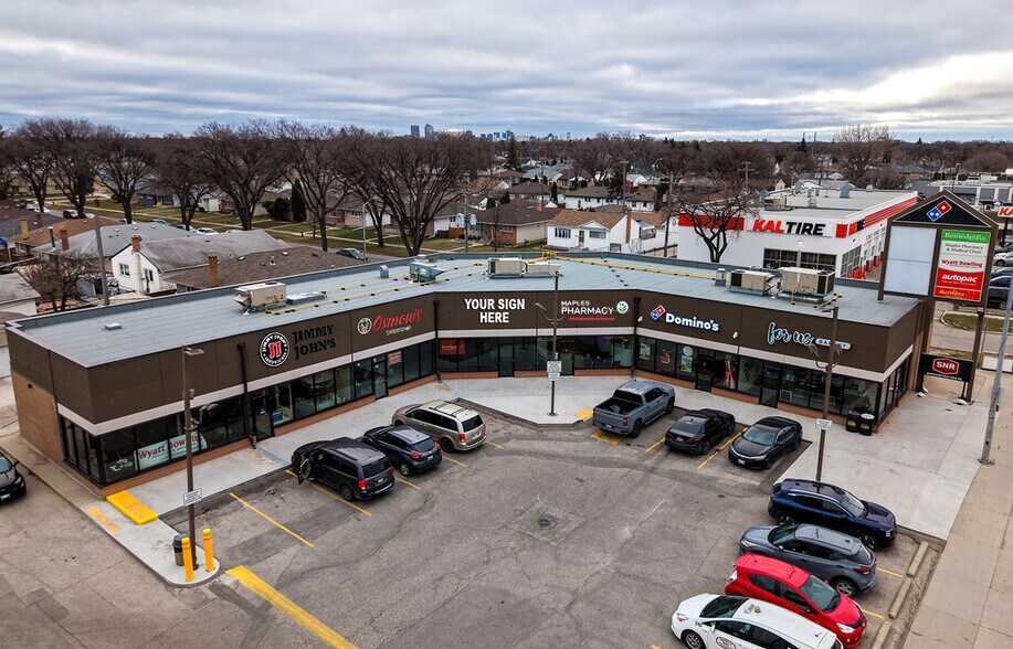 1353 Mcphillips St, Winnipeg, MB à louer - Photo du bâtiment - Image 2 de 3