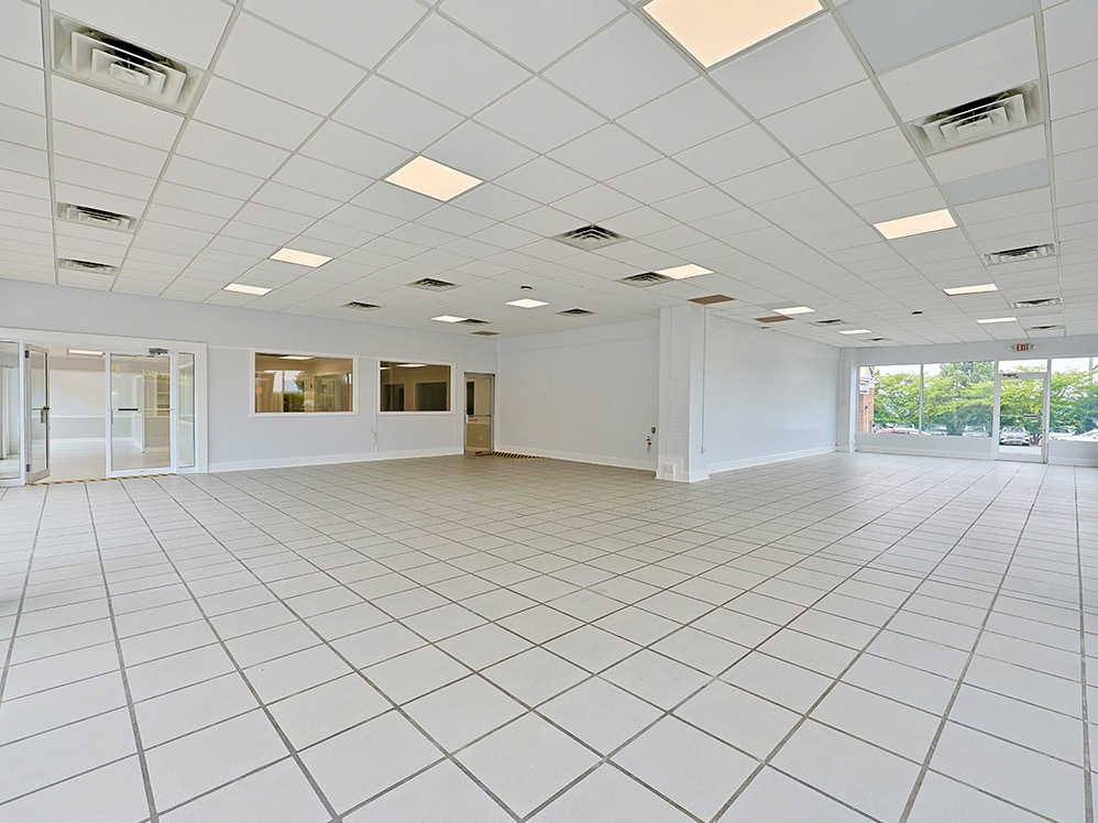 1389 Richmond Rd, Charlottesville, VA for lease Interior Photo- Image 1 of 4