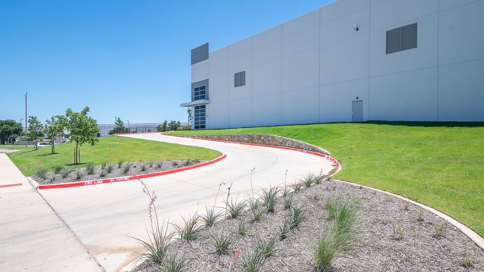 3901 N Sylvania Ave, Fort Worth, TX à louer - Photo du bâtiment - Image 3 de 12