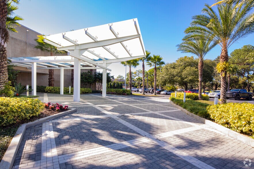3407 W Dr Martin Luther King Jr Blvd, Tampa, FL à louer - Photo du bâtiment - Image 2 de 5