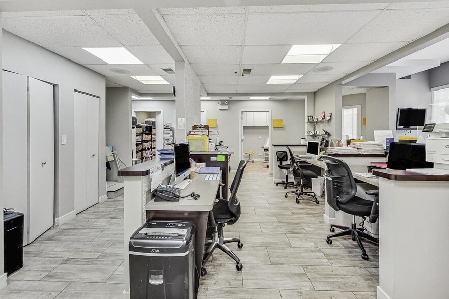 2623 N Halsted St, Chicago, IL à louer - Photo du bâtiment - Image 2 de 12