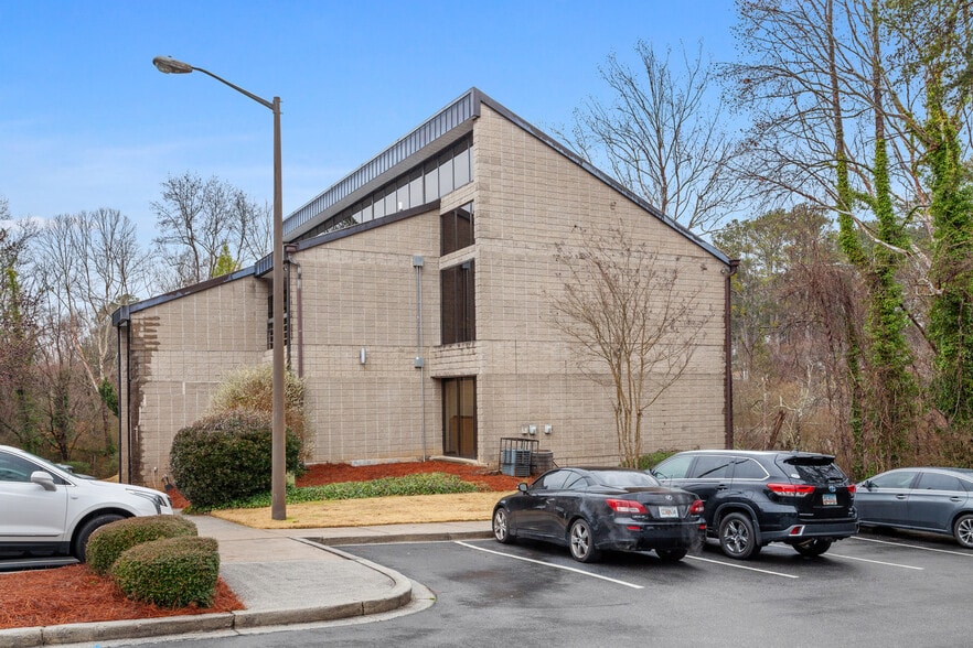 3066 Mercer University Dr, Chamblee, GA for sale - Building Photo - Image 3 of 30