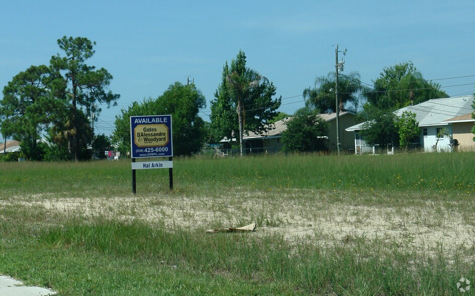 1630-1726 Santa Barbara Blvd, Cape Coral, FL for sale - Primary Photo - Image 1 of 11