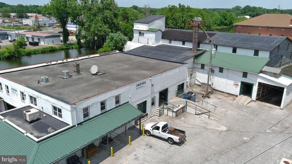 210 Mill St, Salisbury, MD à louer - Photo du bâtiment - Image 2 de 5