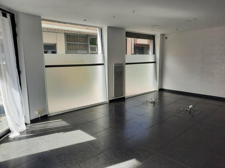 Retail in Rouen for lease - Interior Photo - Image 3 of 7