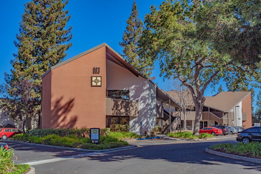 883 N Shoreline Blvd, Mountain View, CA à louer - Photo du bâtiment - Image 1 de 10
