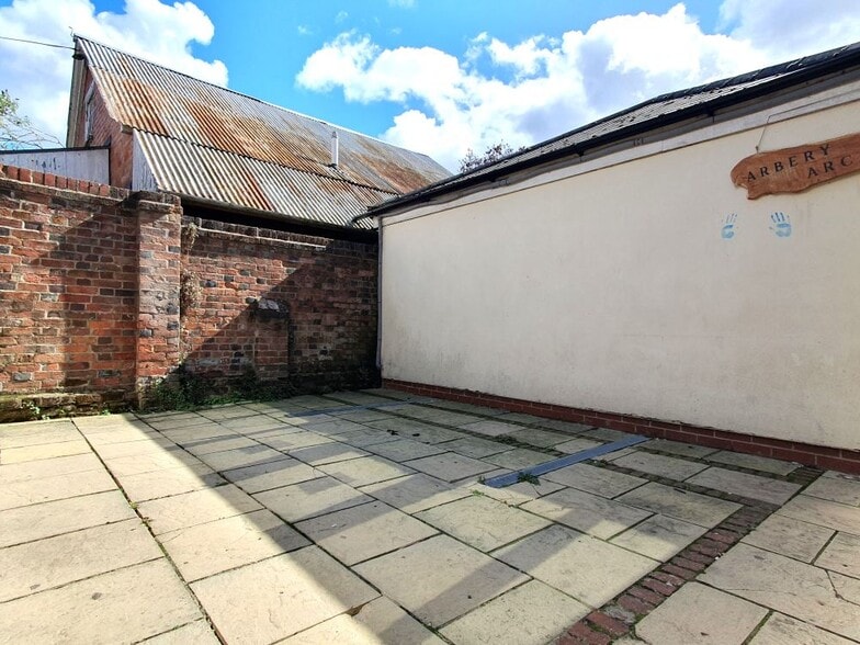 Market Pl, Wantage for lease - Building Photo - Image 1 of 4