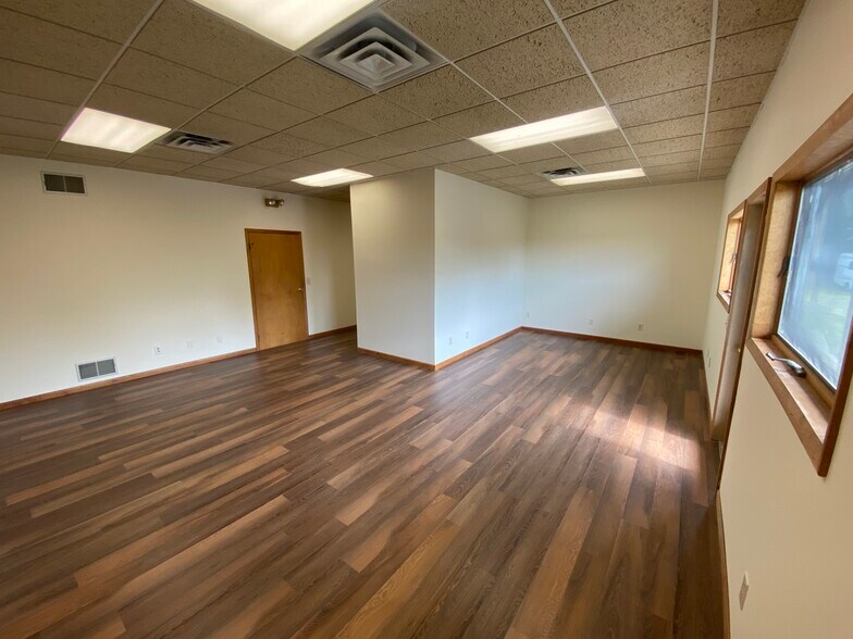 753 Rowley Rd, Victor, NY à louer - Photo du bâtiment - Image 3 de 6