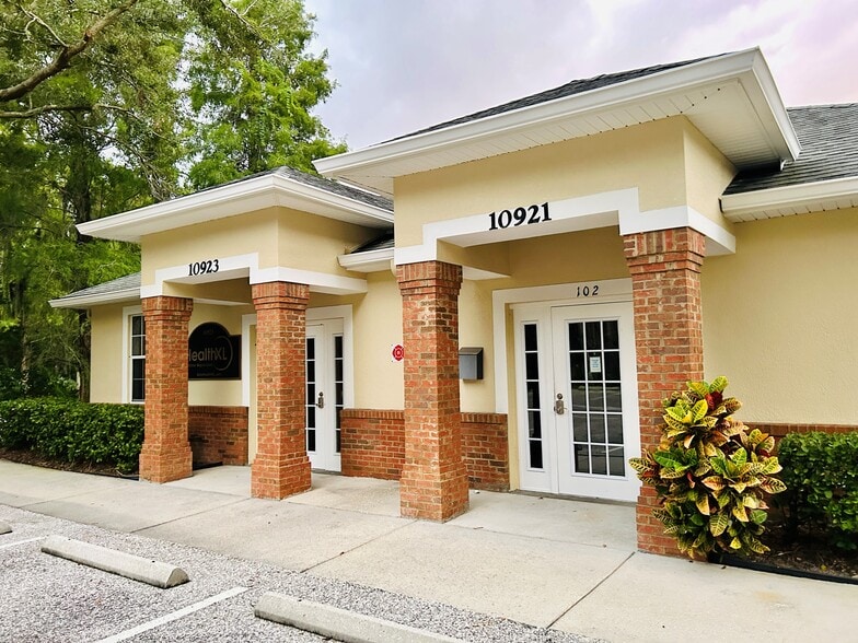 10921 Countryway Blvd, Tampa, FL for lease - Building Photo - Image 2 of 16