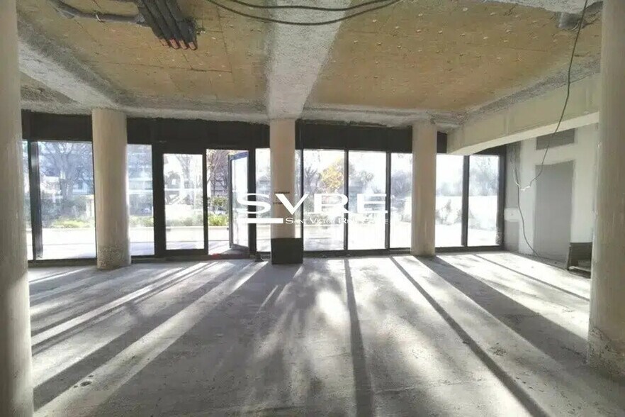 Retail in Marseille for lease - Interior Photo - Image 1 of 8