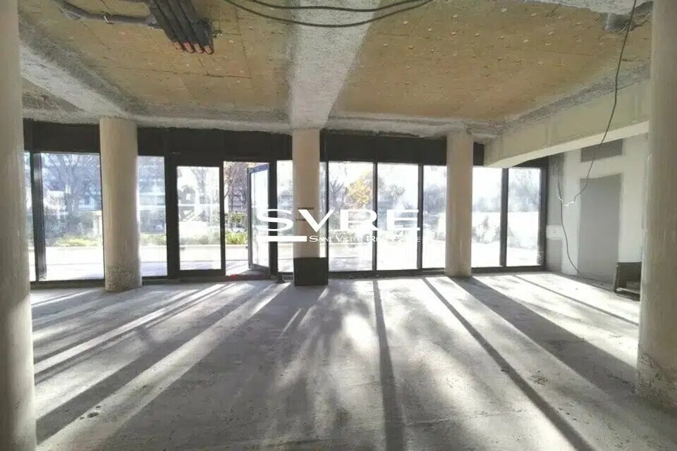 Retail in Marseille for lease Interior Photo- Image 1 of 9