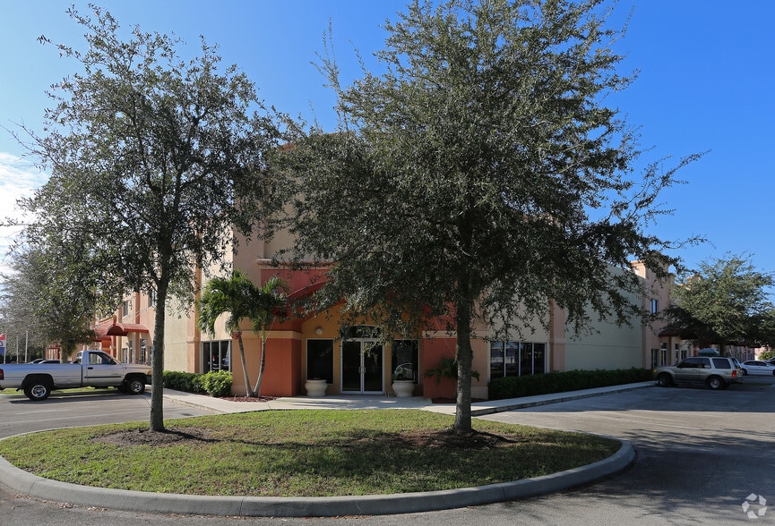 801-893 Kings Hwy, Fort Pierce, FL for lease - Building Photo - Image 2 of 40