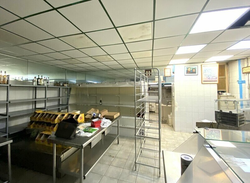 Retail in Nice for sale - Interior Photo - Image 3 of 6