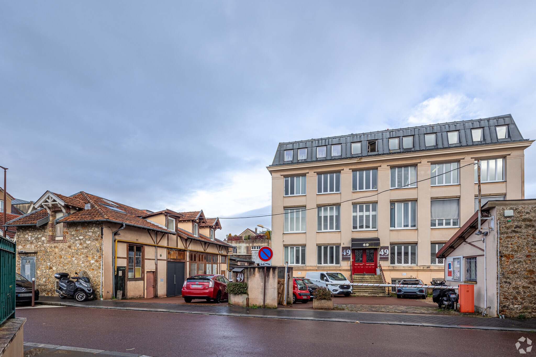 Office in Versailles for lease Primary Photo- Image 1 of 3