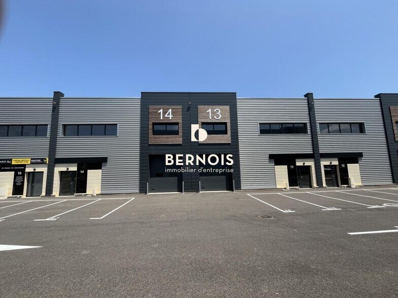 Flex dans Brignoles à louer - Photo du bâtiment - Image 2 de 19