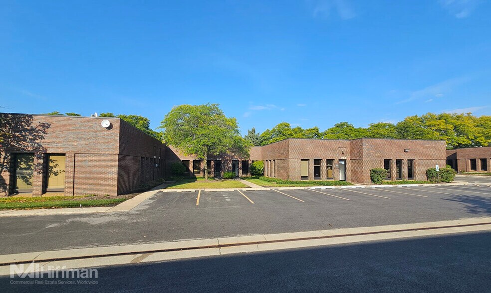 825 N Cass Ave, Westmont, IL à louer - Photo du bâtiment - Image 3 de 9