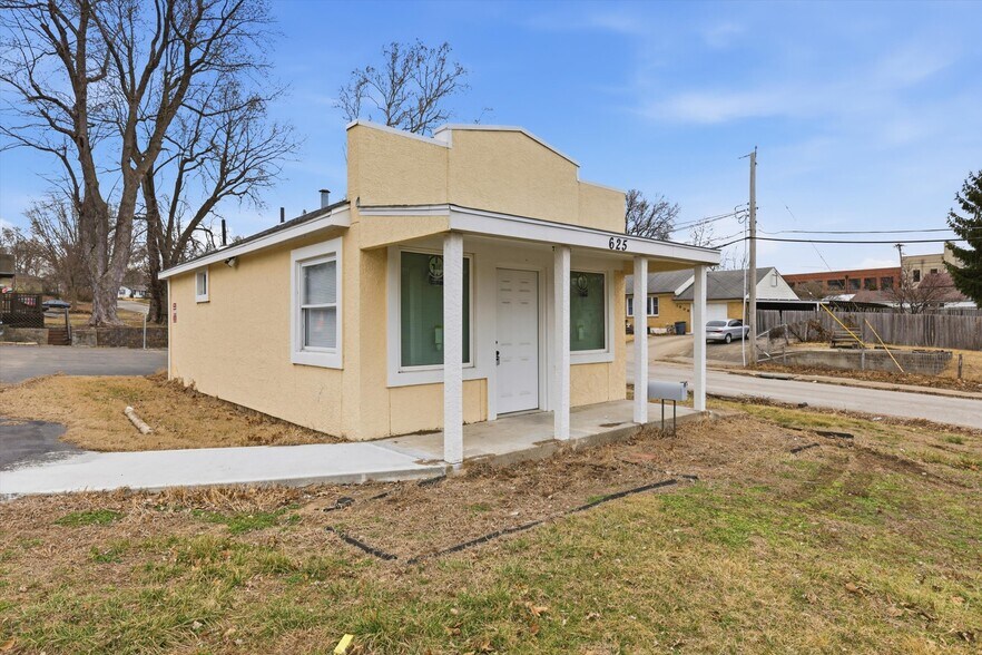 625 W 23rd St, Independence, MO à vendre - Photo du bâtiment - Image 2 de 16