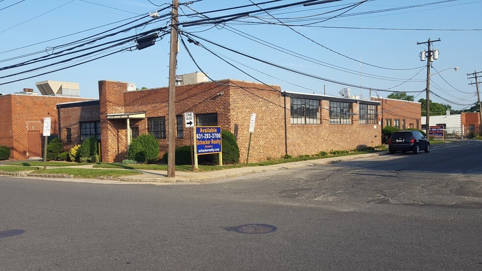 662 Main St, Westbury, NY for sale - Building Photo - Image 2 of 13