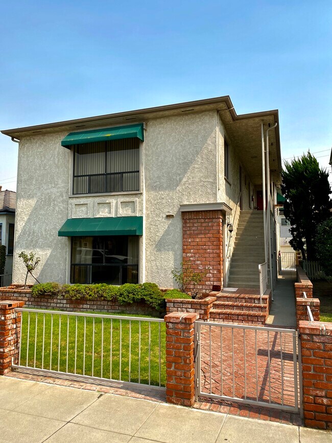More details for 230 Nieto Ave, Long Beach, CA - Multifamily for Sale