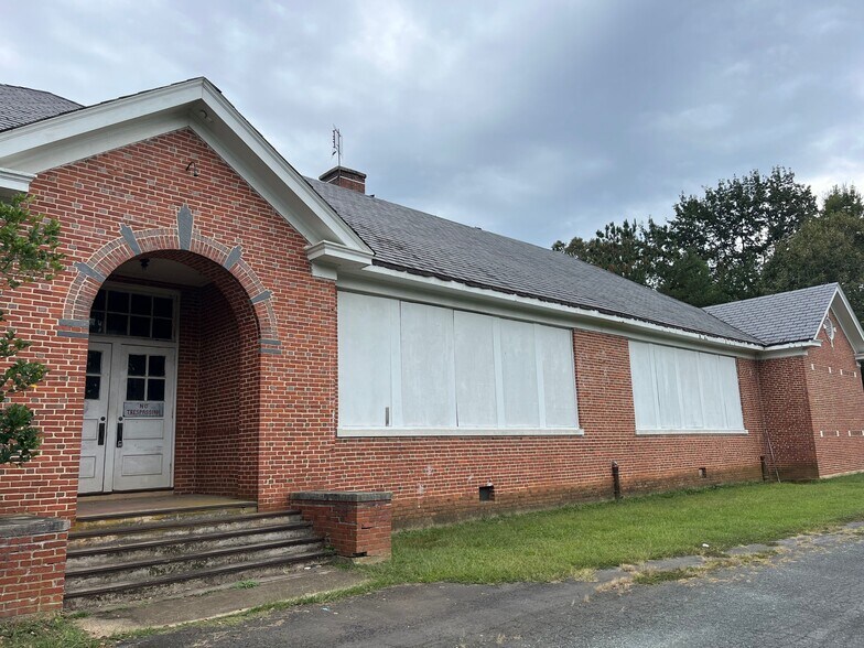 29406 James Madison Hwy, Arvonia, VA à vendre - Photo du bâtiment - Image 2 de 4