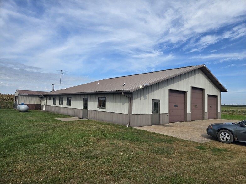 W9379 Oak rd, Thorp, WI for lease - Building Photo - Image 2 of 15