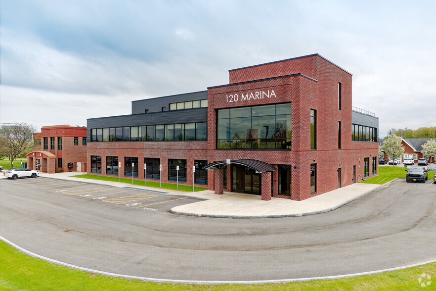 120 Marina Dr, Rochester, NY for lease - Primary Photo - Image 1 of 16
