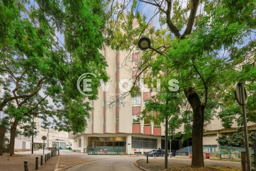 Office in Noisy Le Grand for lease - Building Photo - Image 1 of 11