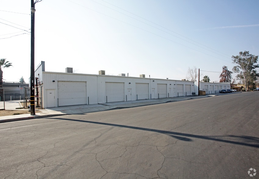 900 24th St, Bakersfield, CA for lease - Building Photo - Image 3 of 5