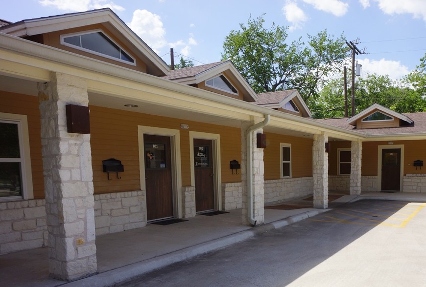 306 E Main St, Round Rock, TX for lease - Building Photo - Image 1 of 7