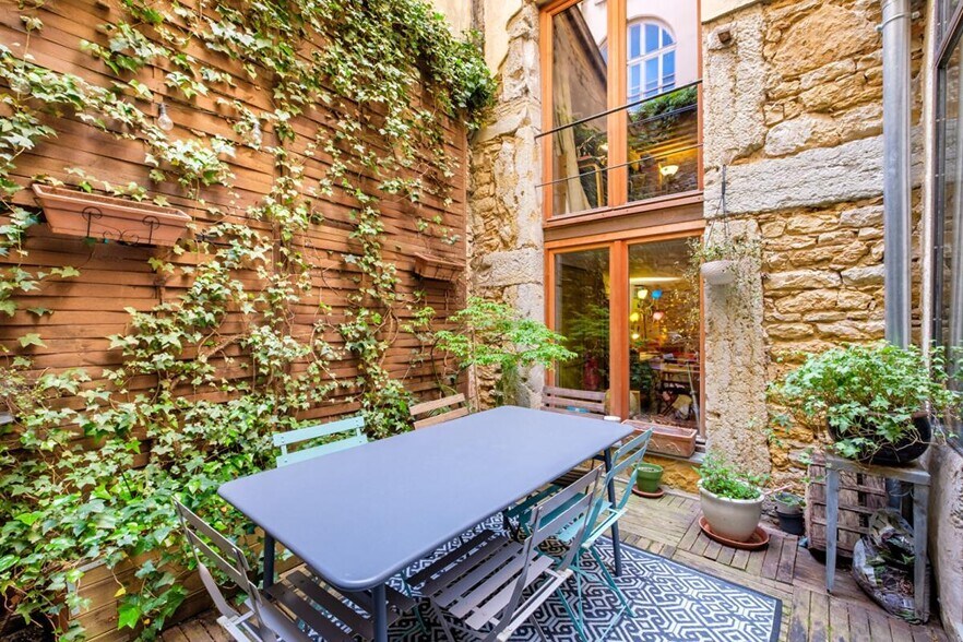 Bureau dans Lyon à vendre - Photo du bâtiment - Image 1 de 7