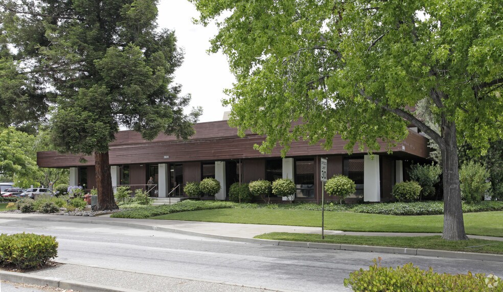 39039 Paseo Padre Pky, Fremont, CA à louer - Photo du bâtiment - Image 1 de 5