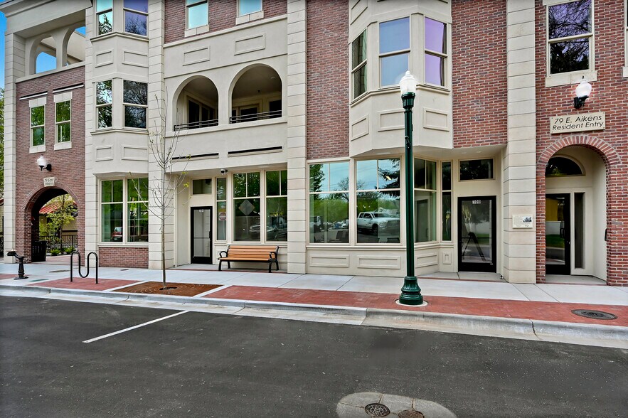 79 Aikens Rd, Eagle, ID à vendre - Photo du bâtiment - Image 2 de 9