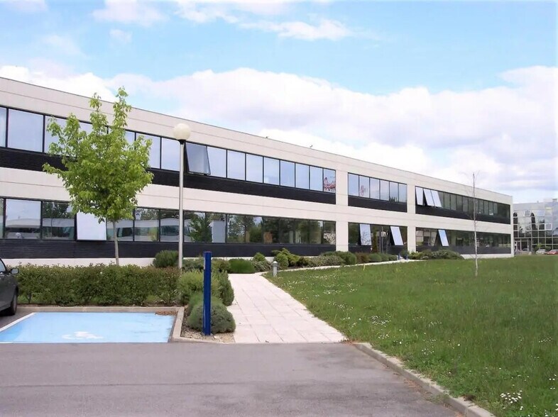 Office in Labège for lease - Building Photo - Image 1 of 13